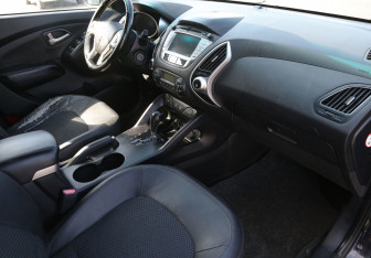 Подержанный автомобиль Hyundai ix35 2013 года (9 фото)