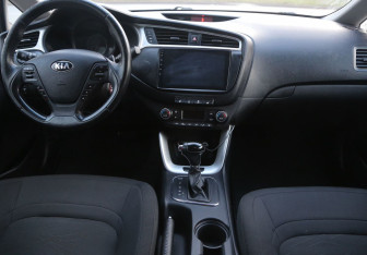 Подержанный автомобиль Kia Ceed Wagon 2018 года (12 фото)