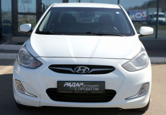 Подержанный автомобиль Hyundai Solaris Sedan 2013 года (2 фото)