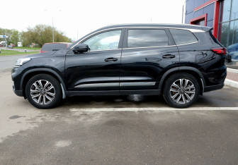 Подержанный автомобиль Chery Tiggo 8 2021 года (8 фото)