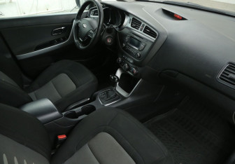 Подержанный автомобиль Kia Ceed Wagon 2013 года (9 фото)