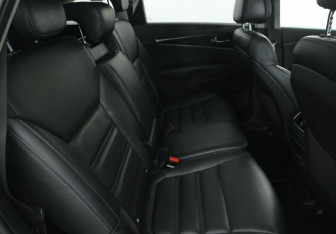 Подержанный автомобиль Kia Sorento 2017 года (11 фото)