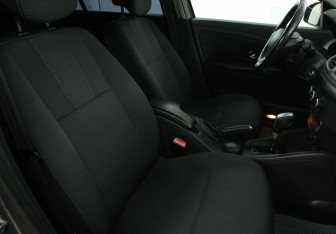 Подержанный автомобиль Renault Fluence 2012 года (10 фото)