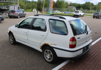 Подержанный автомобиль Fiat Palio Wagon 2000 года (5 фото)
