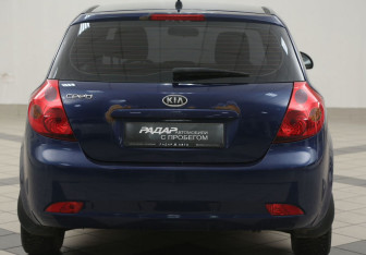 Подержанный автомобиль Kia Ceed Hatchback 2009 года (3 фото)