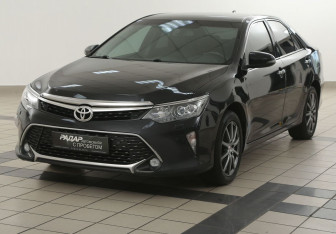 Подержанный автомобиль Toyota Camry Sedan 2017 года (8 фото)
