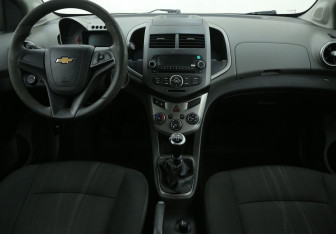 Подержанный автомобиль Chevrolet Aveo Sedan 2013 года (12 фото)