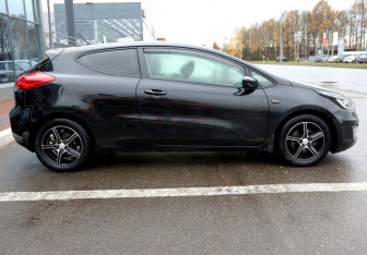 Подержанный автомобиль Kia Ceed Hatchback 2013 года (7 фото)