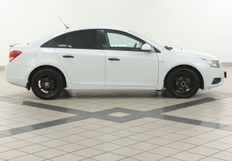 Подержанный автомобиль Chevrolet Cruze Sedan 2012 года (5 фото)