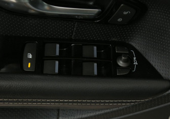 Подержанный автомобиль Land Rover Range Rover Evoque 2012 года (18 фото)