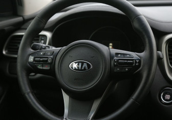 Подержанный автомобиль Kia Sorento 2015 года (17 фото)