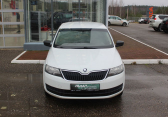 Подержанный автомобиль Skoda Rapid Liftback 2015 года (2 фото)