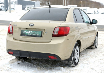 Подержанный автомобиль Kia Rio Sedan 2010 года (6 фото)