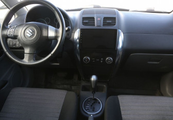 Подержанный автомобиль Suzuki SX4 Hatchback 2011 года (12 фото)
