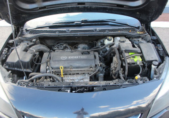 Подержанный автомобиль Opel Astra Hatchback 2012 года (18 фото)