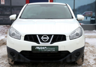 Подержанный автомобиль Nissan Qashqai 2012 года (2 фото)