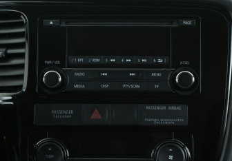 Подержанный автомобиль Mitsubishi Outlander 2017 года (13 фото)