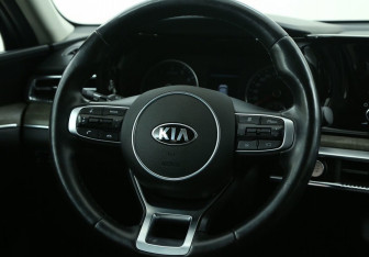 Подержанный автомобиль Kia K5 2020 года (26 фото)