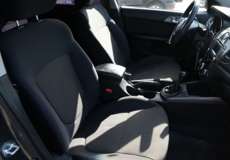 Подержанный автомобиль Kia Cerato Sedan 2010 года (10 фото)