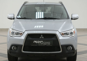 Подержанный автомобиль Mitsubishi ASX 2011 года (6 фото)