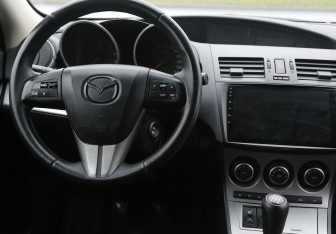 Подержанный автомобиль Mazda 3 Hatchback 2009 года (14 фото)