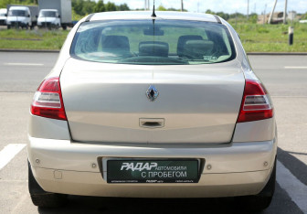 Подержанный автомобиль Renault Megane Sedan 2007 года (5 фото)