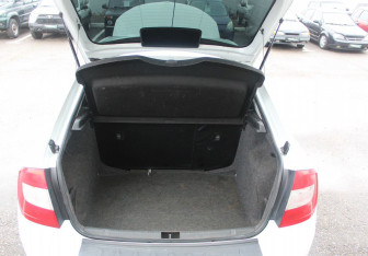 Подержанный автомобиль Skoda Rapid Liftback 2015 года (15 фото)