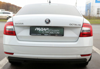 Подержанный автомобиль Skoda Octavia Liftback 2017 года (5 фото)