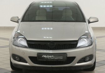 Подержанный автомобиль Opel Astra Hatchback 2010 года (6 фото)