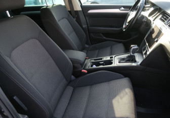 Подержанный автомобиль Volkswagen Passat Wagon 2017 года (10 фото)