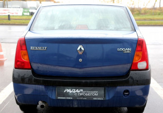 Подержанный автомобиль Renault Logan Sedan 2005 года (5 фото)