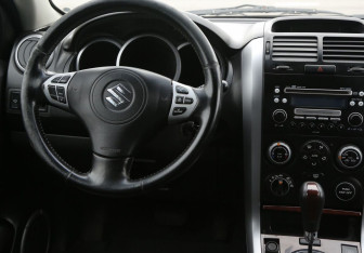 Подержанный автомобиль Suzuki Grand Vitara 2007 года (14 фото)