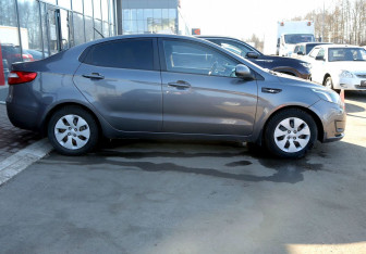 Подержанный автомобиль Kia Rio Sedan 2014 года (7 фото)