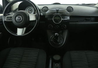 Подержанный автомобиль Mazda 2 Hatchback 2008 года (12 фото)