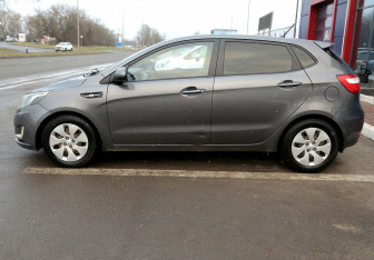 Подержанный автомобиль Kia Rio Hatchback 2014 года (8 фото)