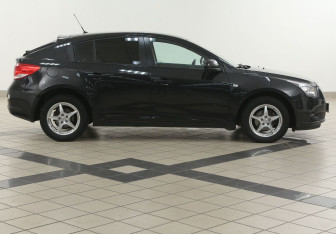 Подержанный автомобиль Chevrolet Cruze Hatchback 2012 года (5 фото)
