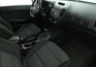 Подержанный автомобиль Kia Cerato Sedan 2015 года (9 фото)