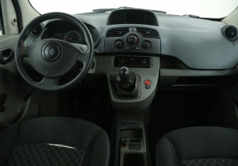 Подержанный автомобиль Renault Kangoo 2008 года (12 фото)