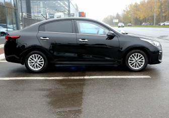 Подержанный автомобиль Kia Rio Sedan 2017 года (7 фото)