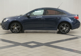 Подержанный автомобиль Chevrolet Cruze Sedan 2009 года (7 фото)