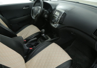Подержанный автомобиль Hyundai i30 Hatchback 2010 года (9 фото)