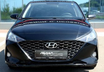 Подержанный автомобиль Hyundai Solaris Sedan 2021 года (2 фото)