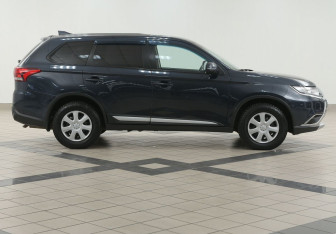 Подержанный автомобиль Mitsubishi Outlander 2017 года (5 фото)