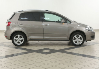 Подержанный автомобиль Volkswagen Golf Plus 2010 года (5 фото)