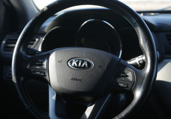 Подержанный автомобиль Kia Rio Sedan 2014 года (16 фото)