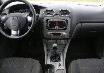 Подержанный автомобиль Ford Focus Sedan 2011 года (12 фото)