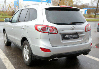 Подержанный автомобиль Hyundai Santa Fe 2010 года (4 фото)