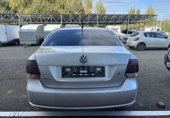 Подержанный автомобиль Volkswagen Polo Sedan 2013 года (6 фото)