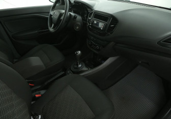Подержанный автомобиль LADA (ВАЗ) Vesta Sedan 2016 года (9 фото)