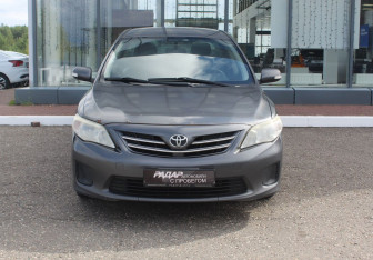 Подержанный автомобиль Toyota Corolla Sedan 2012 года (2 фото)